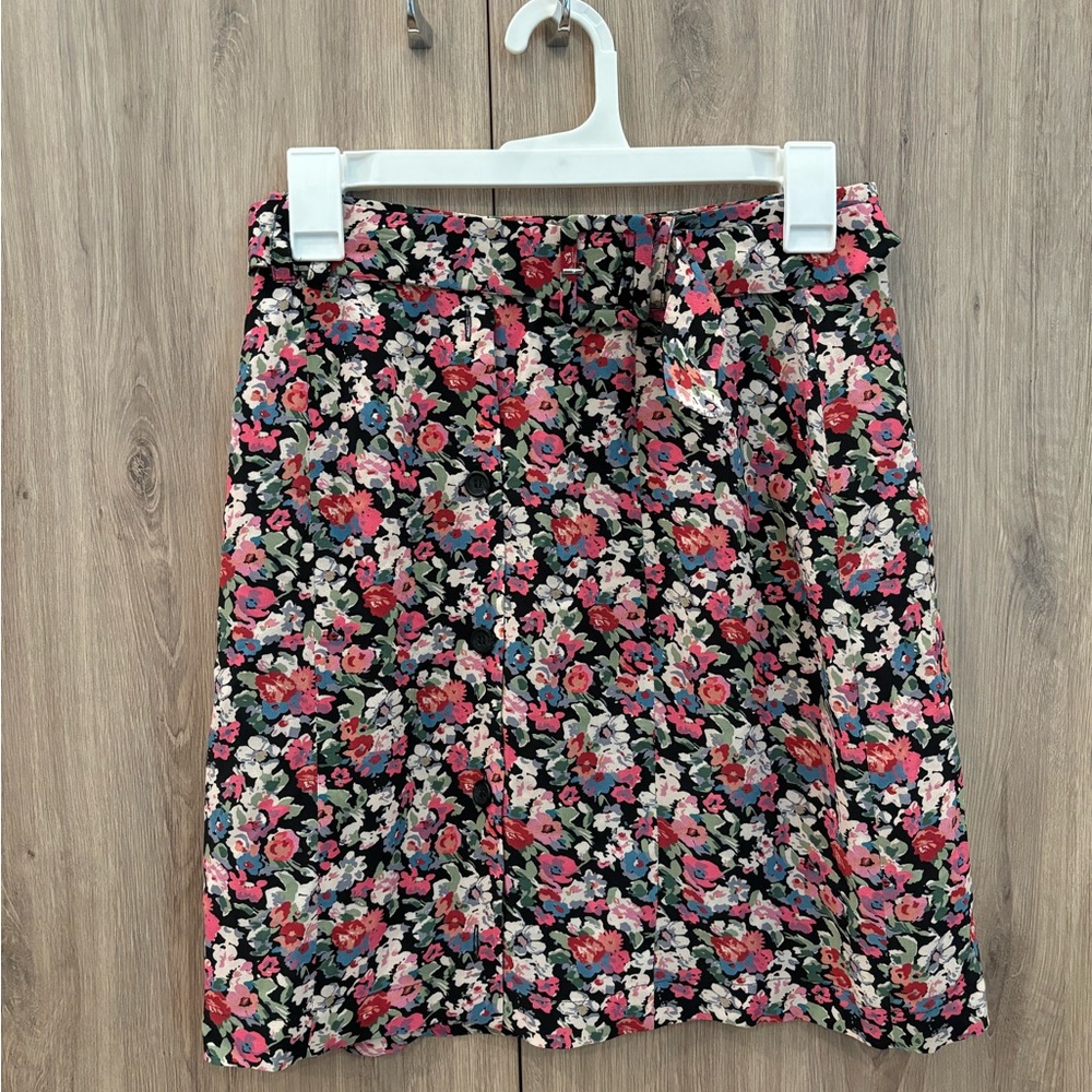 Skirt flowers